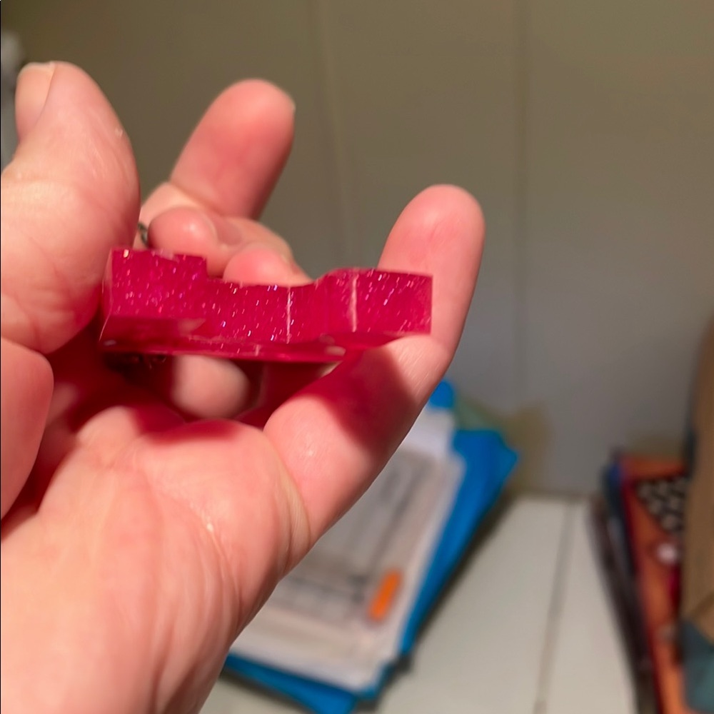 Red Glitter Letter Keychain R - Picture 4 of 7